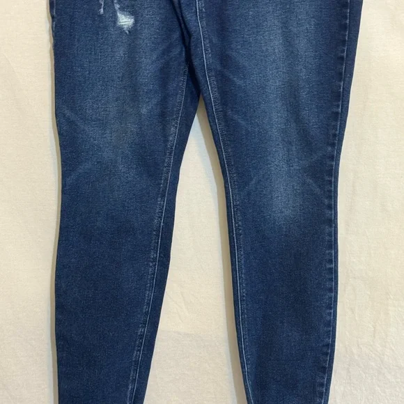 B-251 Old Navy‎ Rockstar High Rise Super Skinny Distressed Cropped Blue Jeans - Picture 2 of 14